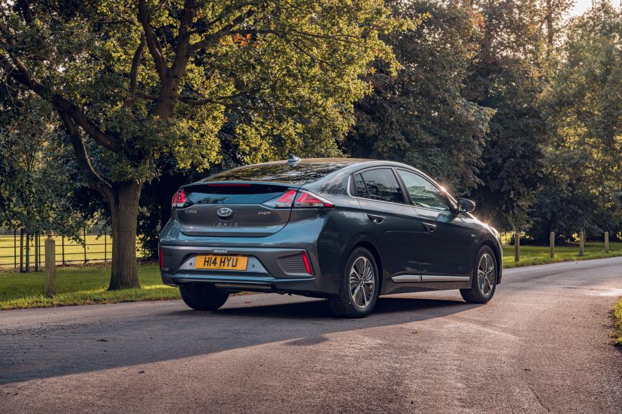 Hyundai IONIQ Plug-in Hybrid (AE) 2019 года  (UK) (фото 8 из 40)